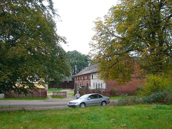Hof und Gebäude vom ehem. Bauern Richard Knospe* (Okt. 2007).