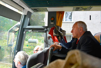 Im deutschen Bus: H. Lange, M. Deptuch