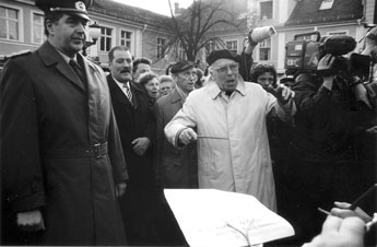 9. Februar 1990: Gustav Büchsenschütz dirigiert in Potsdam (Foto: Gabriele Fromm)